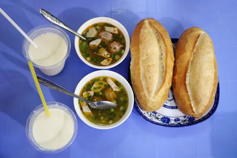 4 qu&aacute;n b&aacute;nh m&igrave; x&iacute;u mại Ho&agrave;ng Diệu ngon nức tiếng, gi&aacute; b&igrave;nh d&acirc;n 5