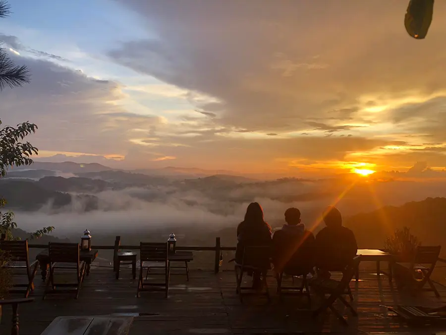 5 tiệm c&agrave; ph&ecirc; ở Đ&agrave; Lạt thu trọn khung cảnh ho&agrave;ng h&ocirc;n rực rỡ 4