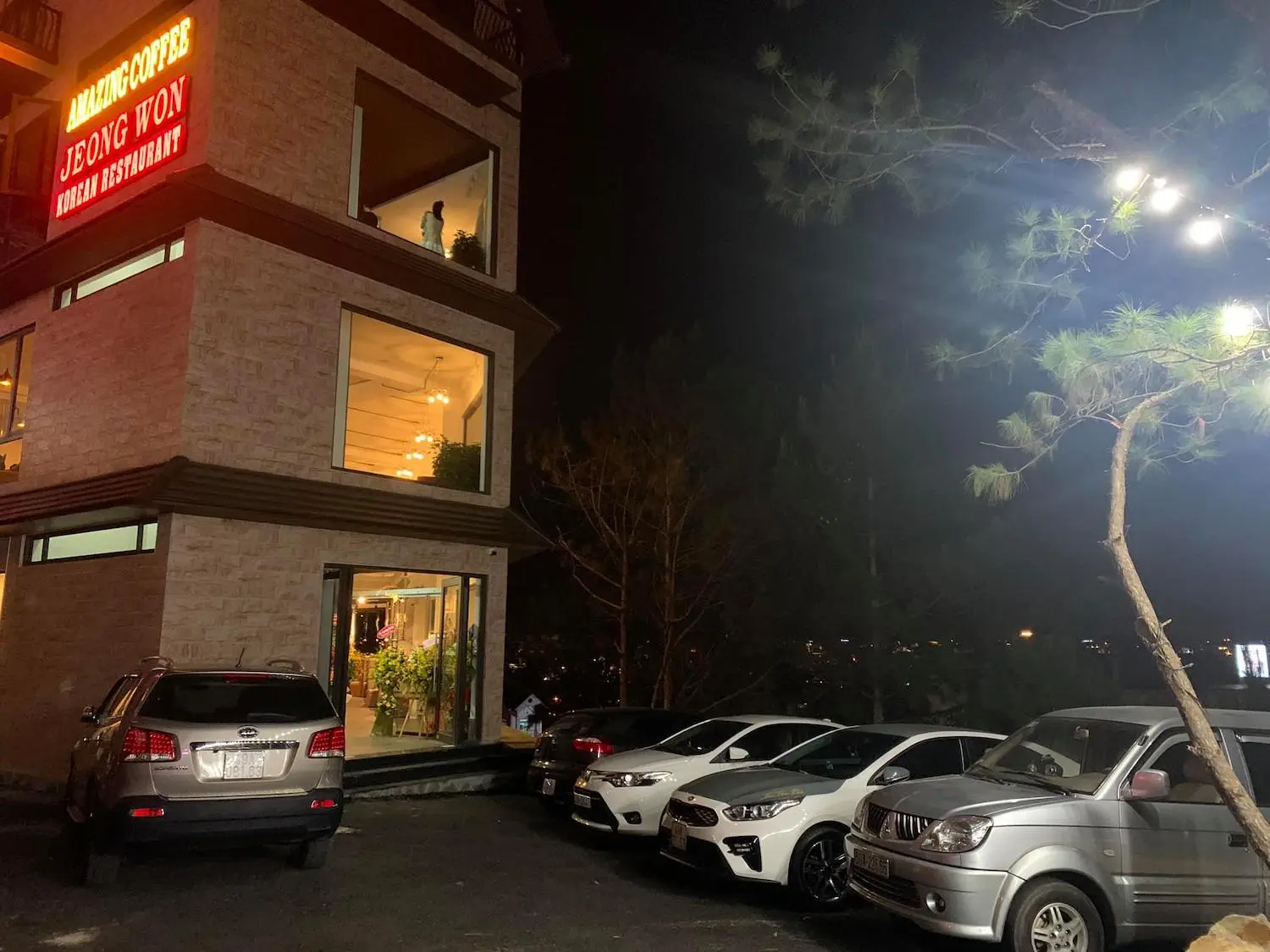 Amazing Coffee Da Lat - Qu&aacute;n c&agrave; ph&ecirc; c&oacute; view ngắm trọn th&agrave;nh phố, tha hồ chill ở Đ&agrave; Lạt 4