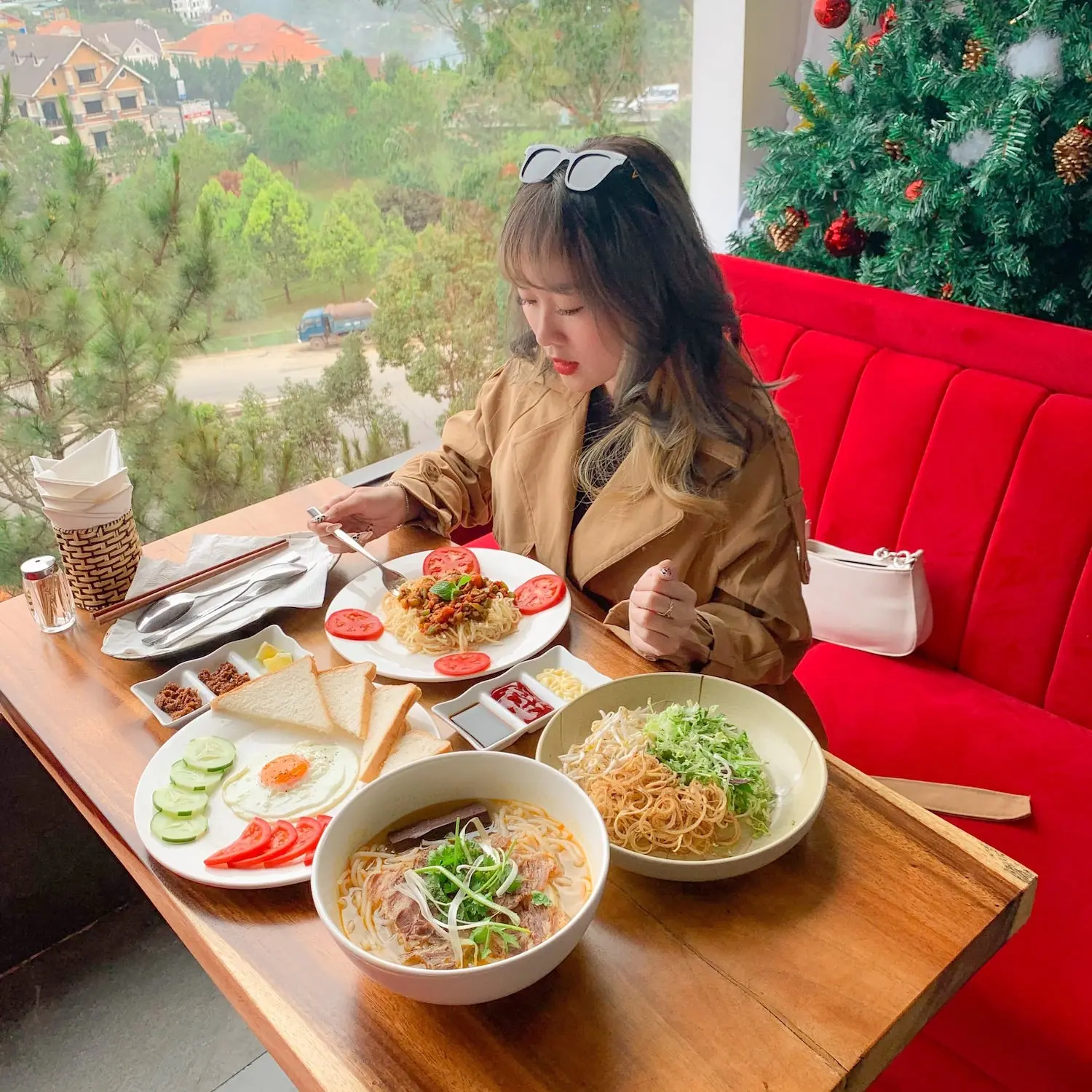 Amazing Coffee Da Lat - Qu&aacute;n c&agrave; ph&ecirc; c&oacute; view ngắm trọn th&agrave;nh phố, tha hồ chill ở Đ&agrave; Lạt 14