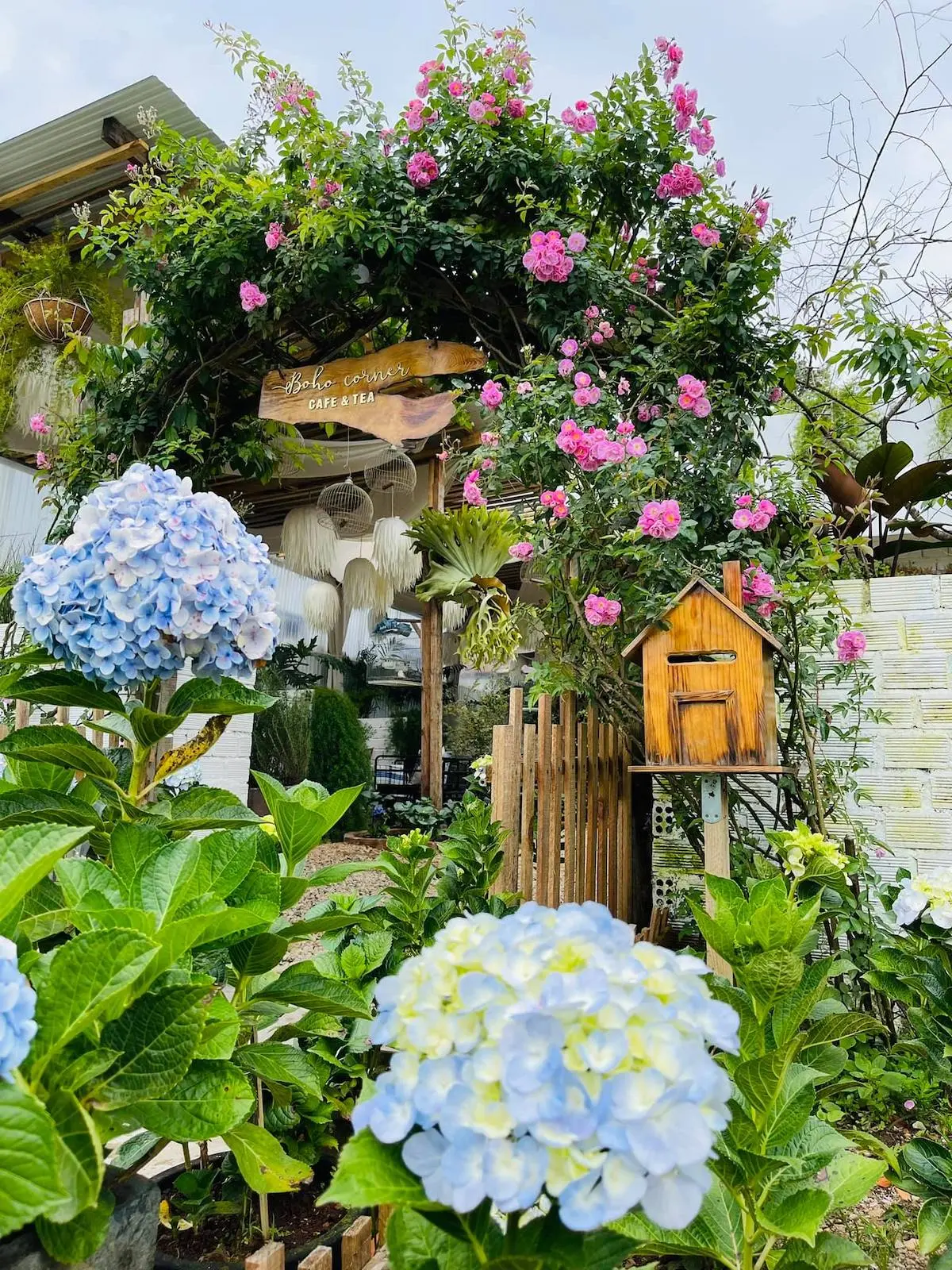 Boho Corner Coffee - Qu&aacute;n c&agrave; ph&ecirc; phong c&aacute;ch Bohemia độc đ&aacute;o, quyến rũ 3