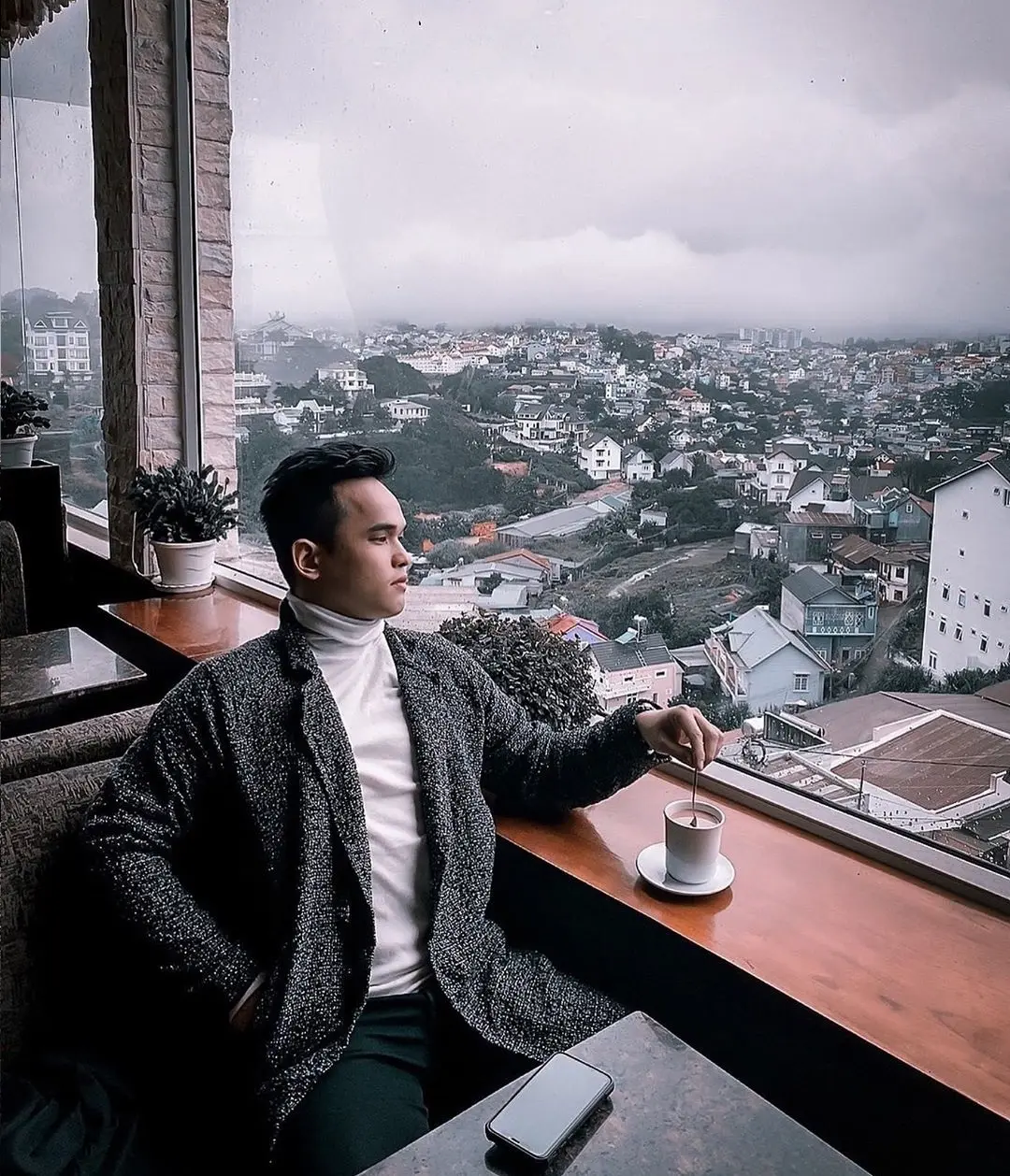 Đ&agrave; Lạt Nights Coffee - Địa điểm ngắm Đ&agrave; Lạt về đ&ecirc;m cực lung linh từ tr&ecirc;n cao 9