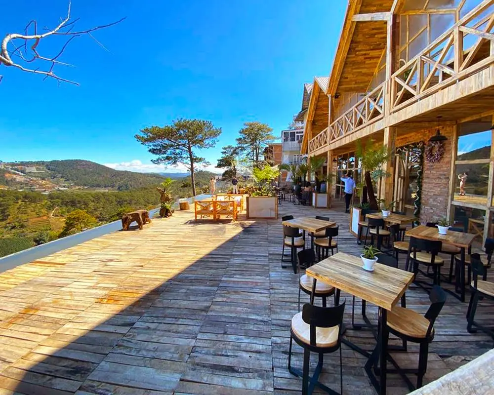 Đến Đ&agrave; Lạt Mountain View coffee trải nghiệm kh&ocirc;ng gian Bắc &Acirc;u b&ecirc;n n&uacute;i đồi mộng mơ 2