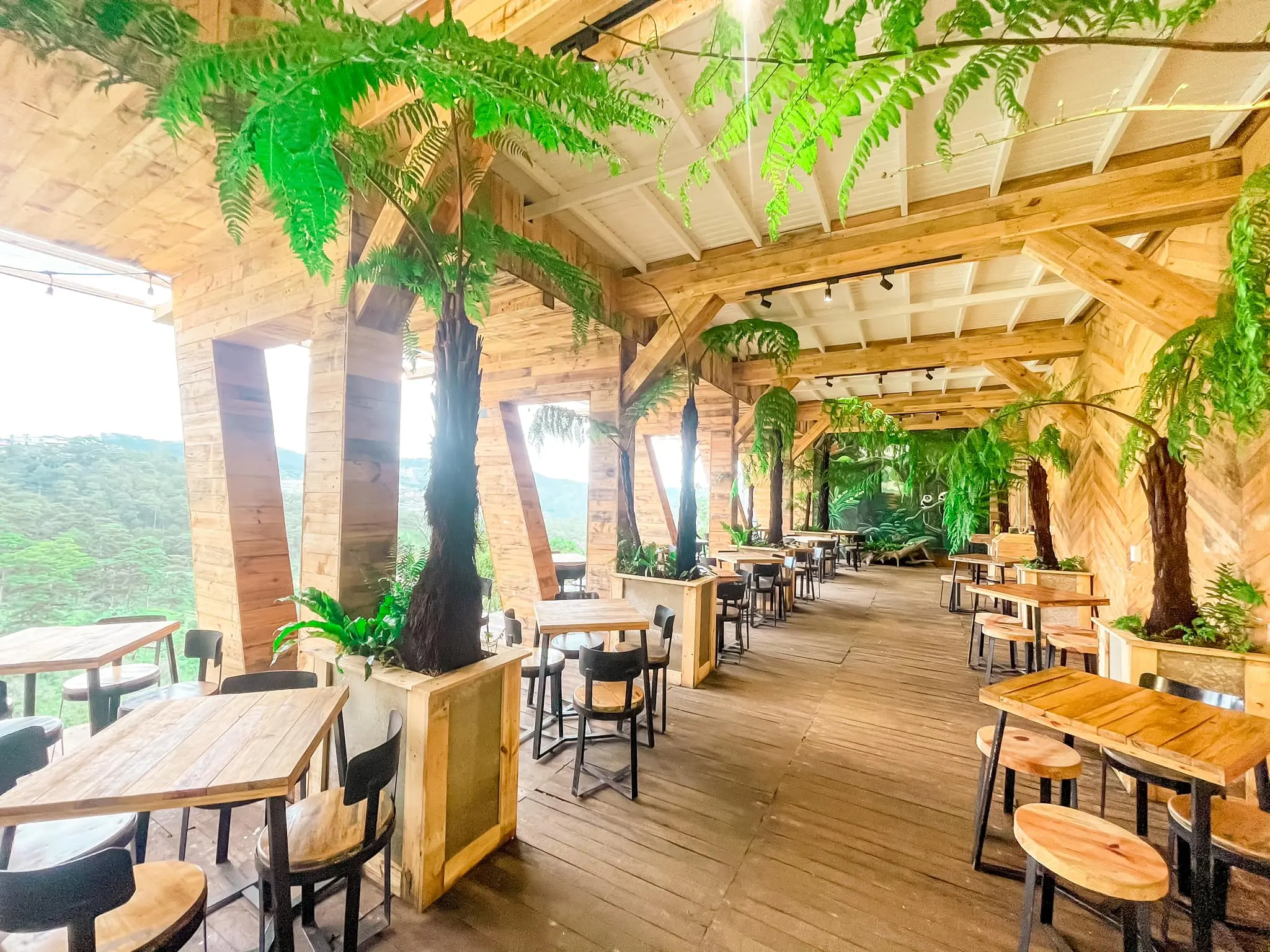 Đến Đ&agrave; Lạt Mountain View coffee trải nghiệm kh&ocirc;ng gian Bắc &Acirc;u b&ecirc;n n&uacute;i đồi mộng mơ 4