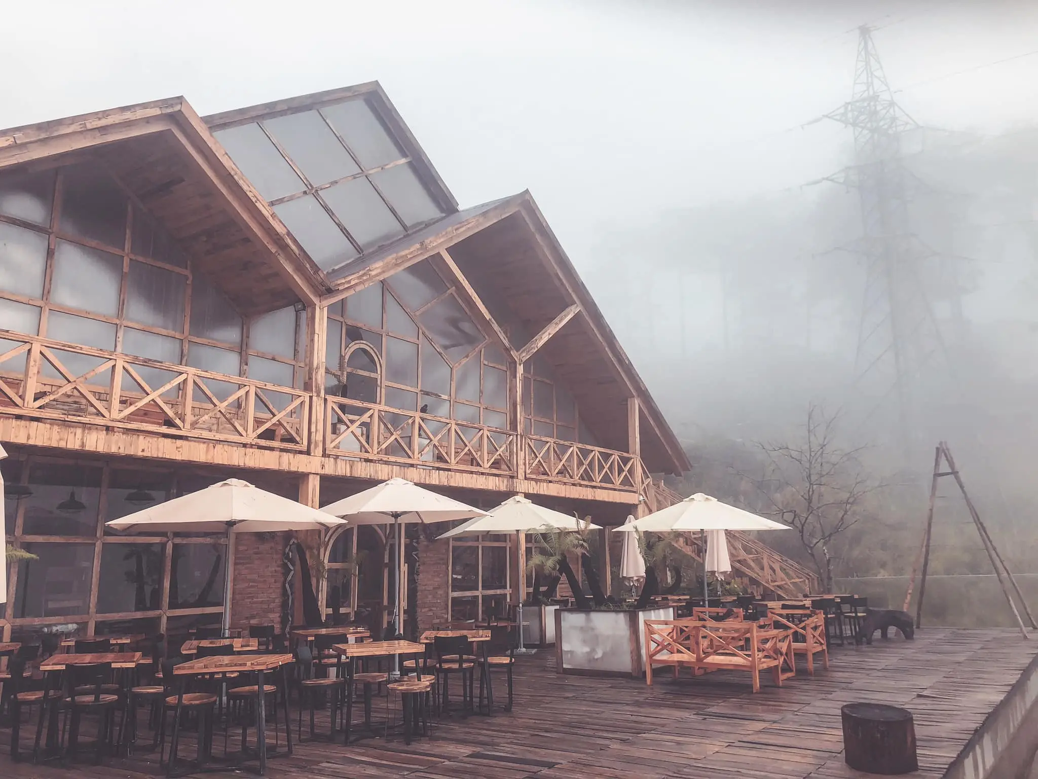 Đến Đ&agrave; Lạt Mountain View coffee trải nghiệm kh&ocirc;ng gian Bắc &Acirc;u b&ecirc;n n&uacute;i đồi mộng mơ 3