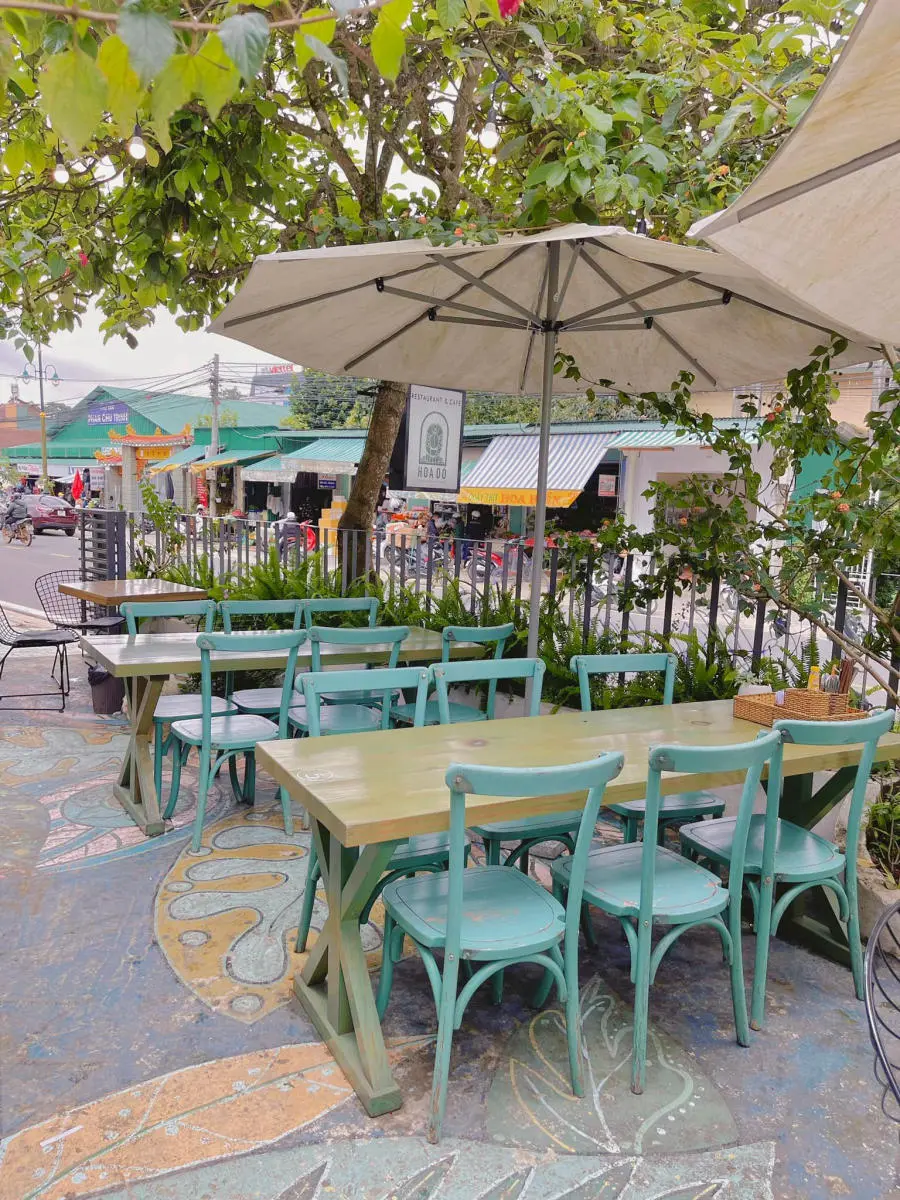Đến Hoa D&oacute; Restaurant and Coffee thưởng thức b&uacute;n b&ograve; thố đ&aacute; hấp dẫn 3
