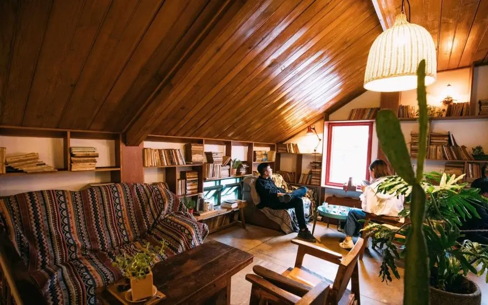 Dừng ch&acirc;n b&ecirc;n Tiệm T&aacute;o Đỏ Đ&agrave; Lạt y&ecirc;n b&igrave;nh để thưởng thức m&oacute;n caf&eacute; trứng ngon tuyệt 8