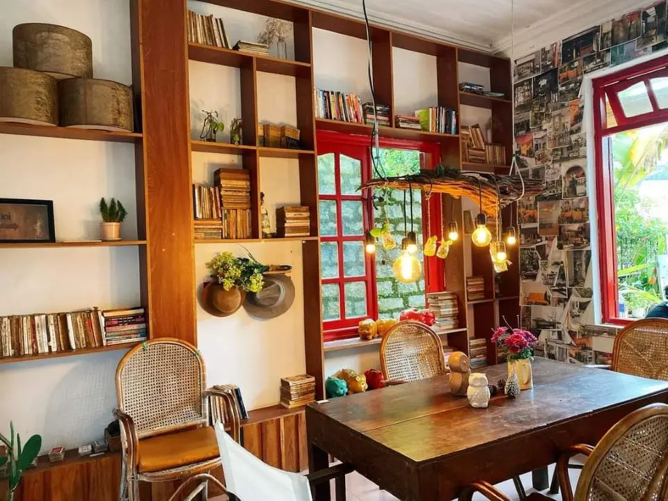 Dừng ch&acirc;n b&ecirc;n Tiệm T&aacute;o Đỏ Đ&agrave; Lạt y&ecirc;n b&igrave;nh để thưởng thức m&oacute;n caf&eacute; trứng ngon tuyệt 6