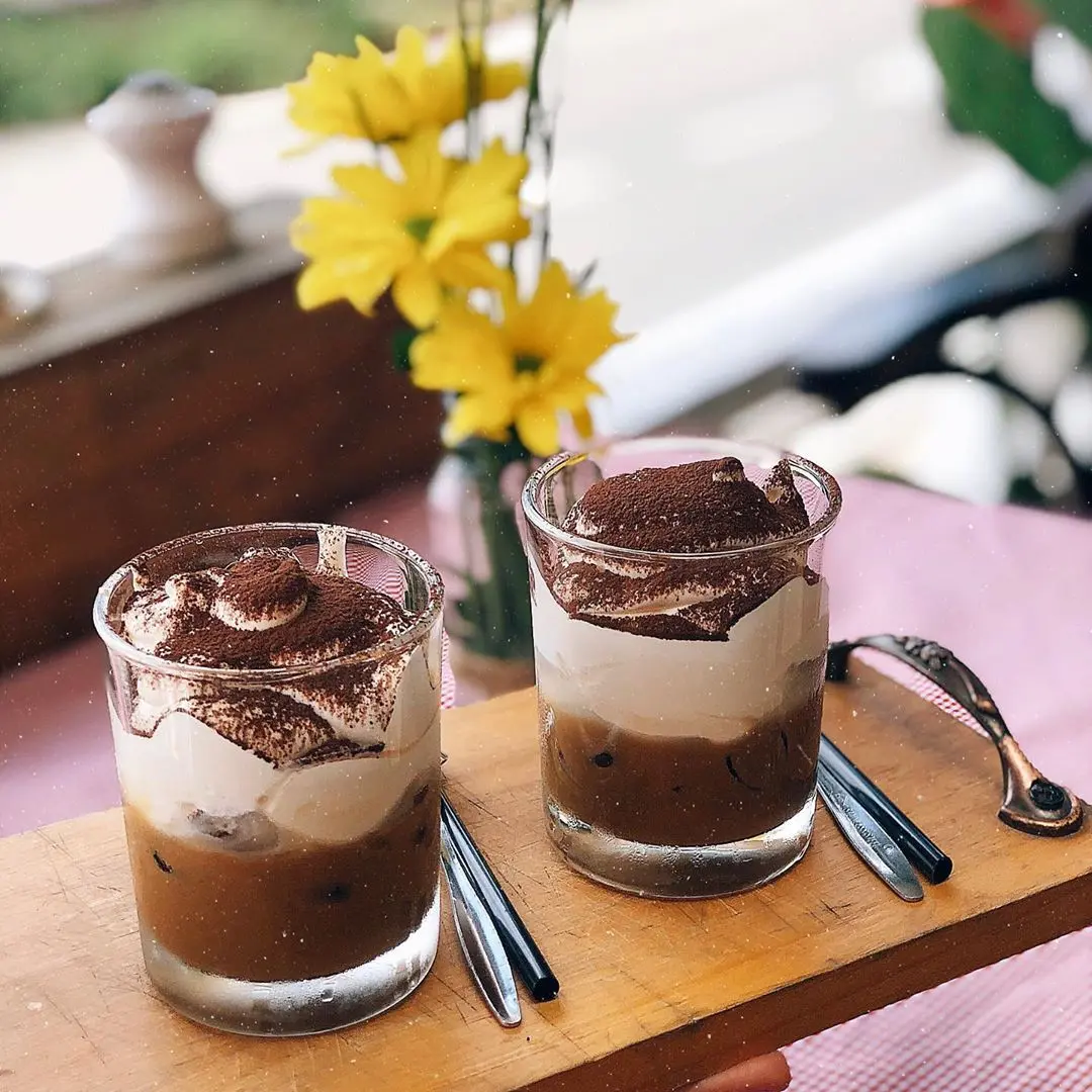 Dừng ch&acirc;n b&ecirc;n Tiệm T&aacute;o Đỏ Đ&agrave; Lạt y&ecirc;n b&igrave;nh để thưởng thức m&oacute;n caf&eacute; trứng ngon tuyệt 11