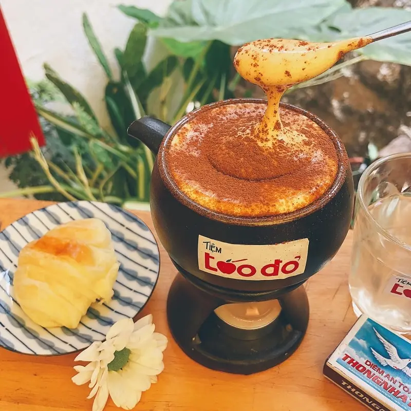 Dừng ch&acirc;n b&ecirc;n Tiệm T&aacute;o Đỏ Đ&agrave; Lạt y&ecirc;n b&igrave;nh để thưởng thức m&oacute;n caf&eacute; trứng ngon tuyệt 10