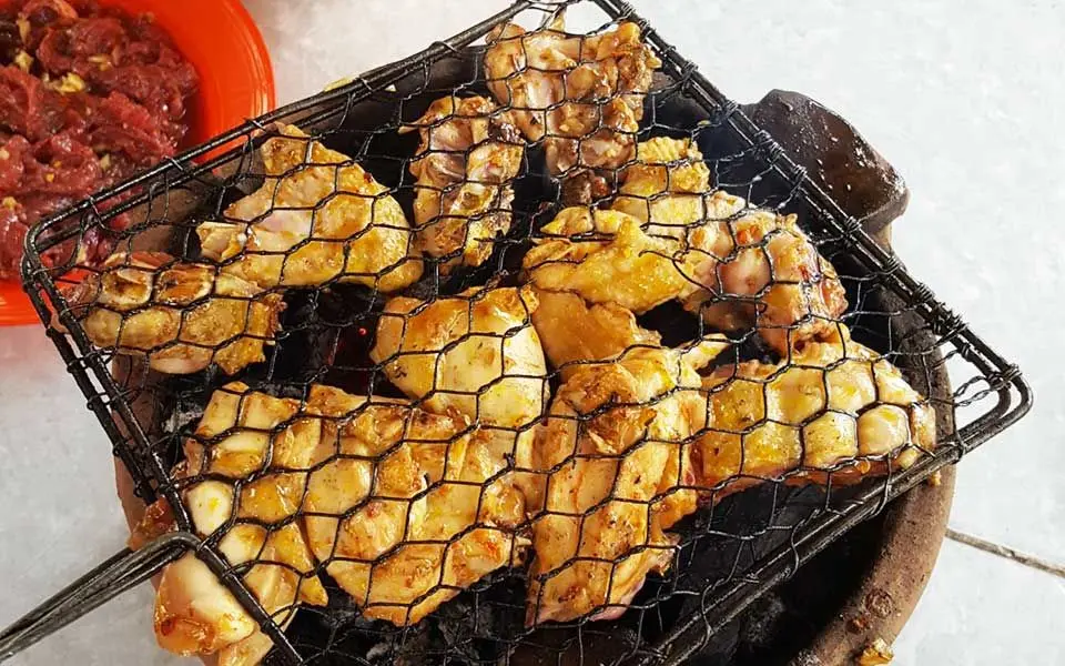 G&agrave; nướng cơm lam &ndash; M&oacute;n ăn d&acirc;n d&atilde; kh&ocirc;ng thể bỏ qua khi du lịch Đ&agrave; Lạt 9
