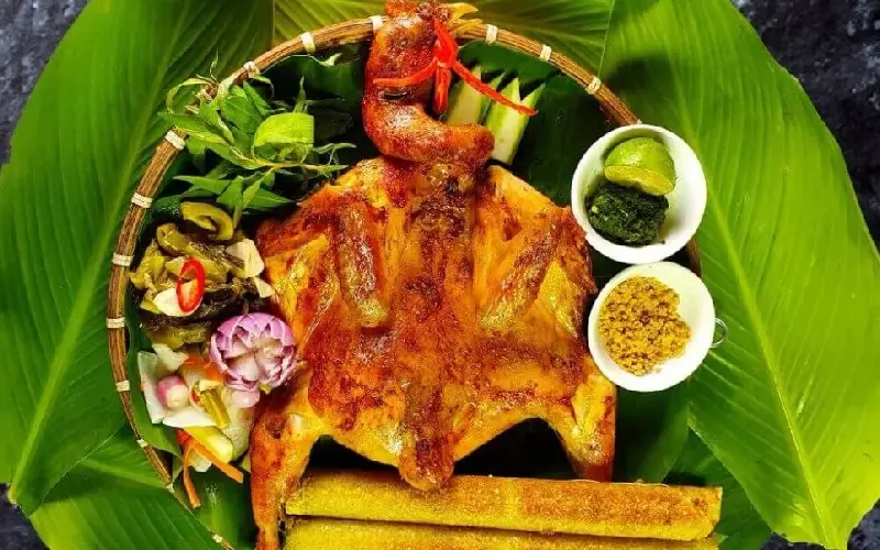 G&agrave; nướng cơm lam &ndash; M&oacute;n ăn d&acirc;n d&atilde; kh&ocirc;ng thể bỏ qua khi du lịch Đ&agrave; Lạt 17