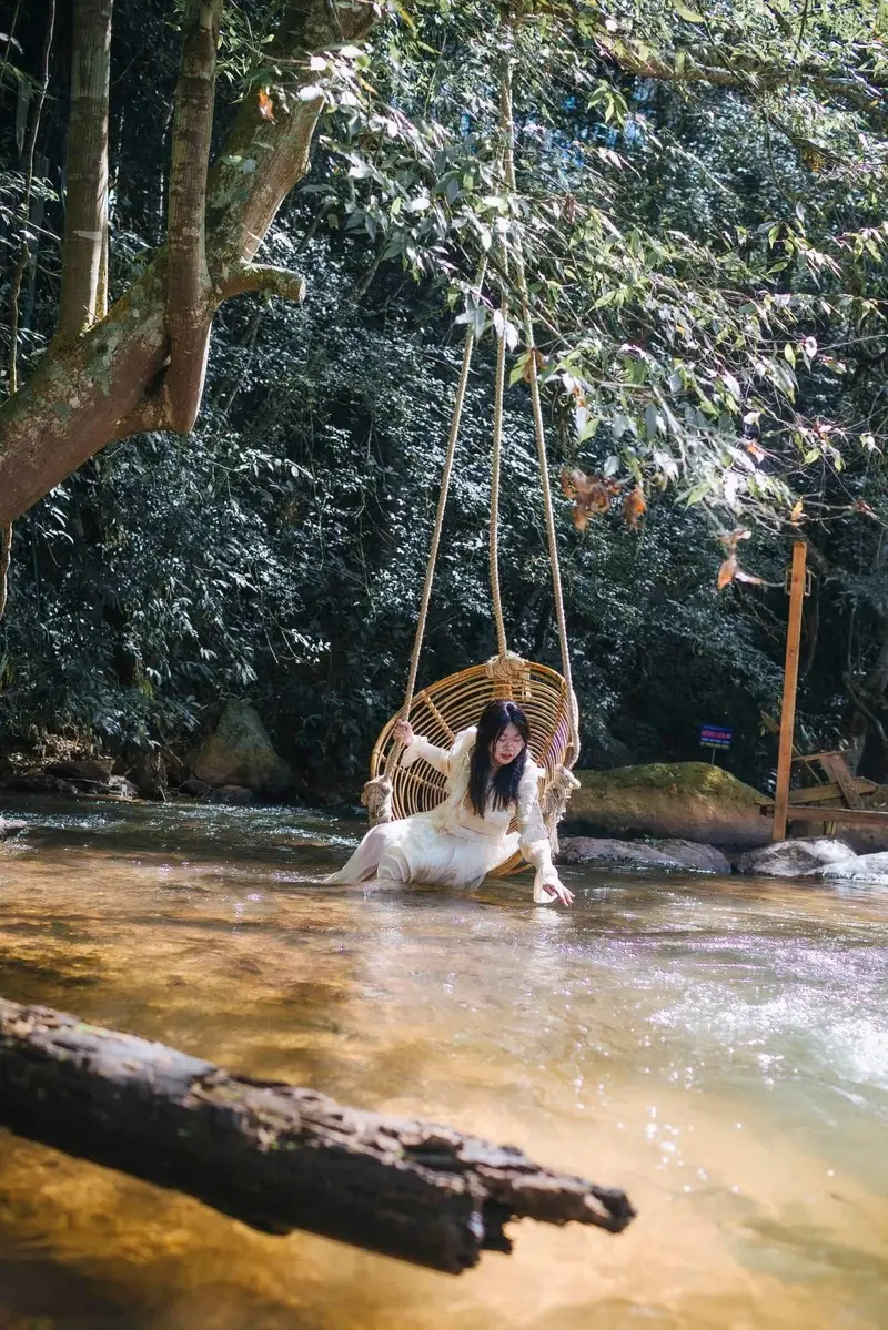 Gh&eacute; đến Tiệm c&agrave; ph&ecirc; Nh&agrave; B&ecirc;n Suối h&ograve;a m&igrave;nh v&agrave;o thi&ecirc;n nhi&ecirc;n 8