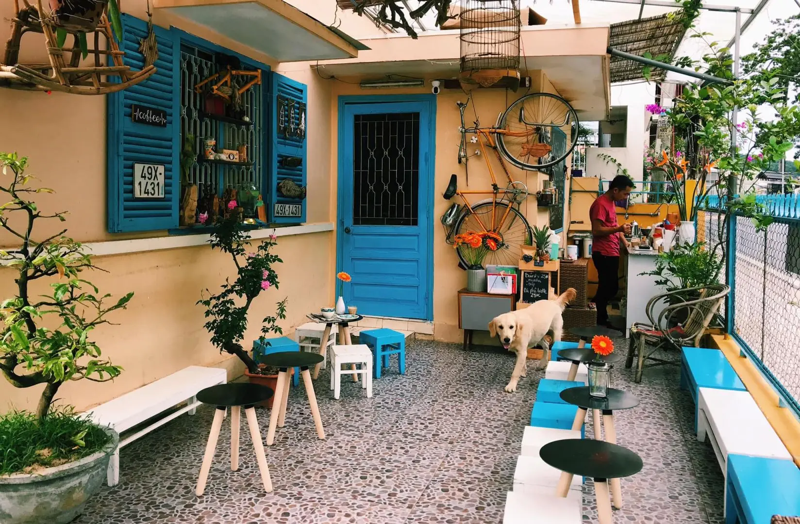 Gh&eacute; qu&aacute;n c&agrave; ph&ecirc; nhạc Trịnh độc đ&aacute;o mang t&ecirc;n S Coffee Roastery 4