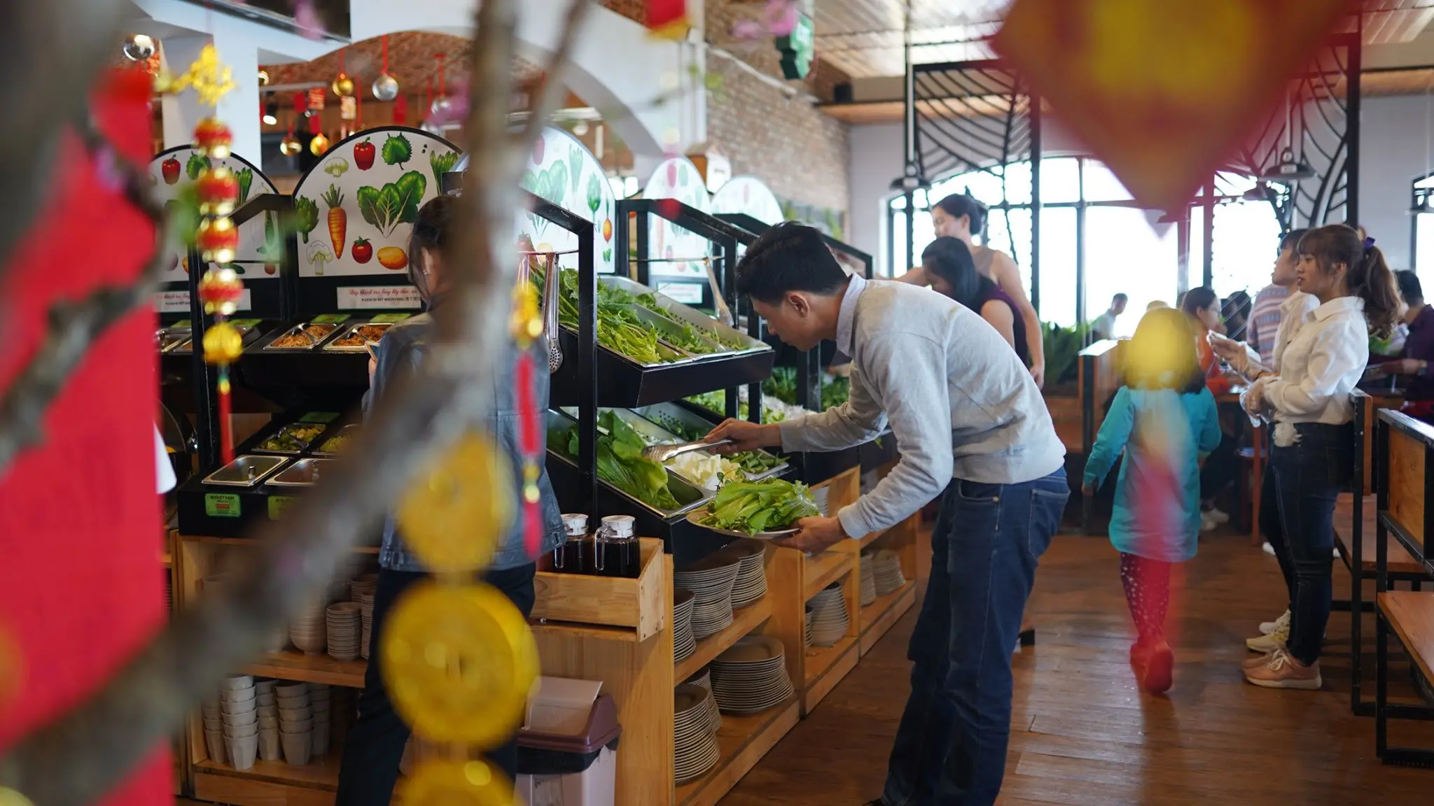 Kh&aacute;m ph&aacute; thi&ecirc;n đường rau sạch ở nh&agrave; h&agrave;ng buffet rau LEGUDA Đ&agrave; Lạt 12