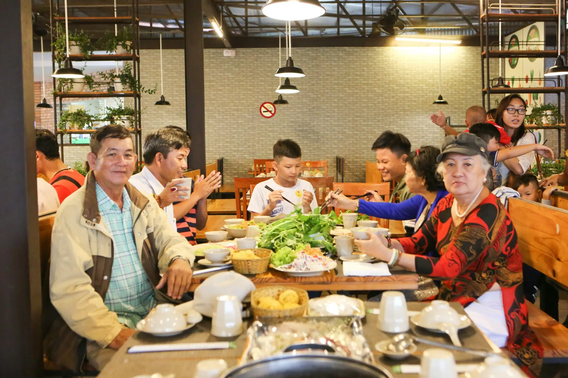 Kh&aacute;m ph&aacute; thi&ecirc;n đường rau sạch ở nh&agrave; h&agrave;ng buffet rau LEGUDA Đ&agrave; Lạt 15