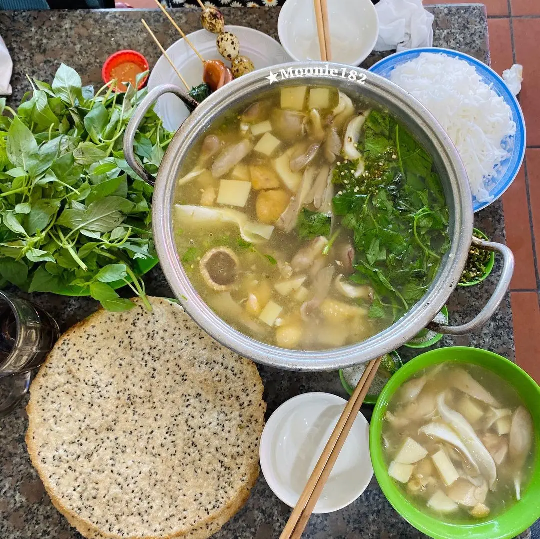 Lẩu g&agrave; l&aacute; &eacute; - Kh&ocirc;ng xuất ph&aacute;t từ Đ&agrave; Lạt nhưng đến th&agrave;nh phố hoa nhất định phải thử, ngộ hen? 3