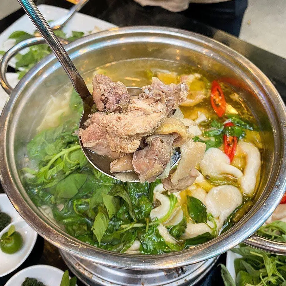 Lẩu g&agrave; l&aacute; &eacute; - Kh&ocirc;ng xuất ph&aacute;t từ Đ&agrave; Lạt nhưng đến th&agrave;nh phố hoa nhất định phải thử, ngộ hen? 6
