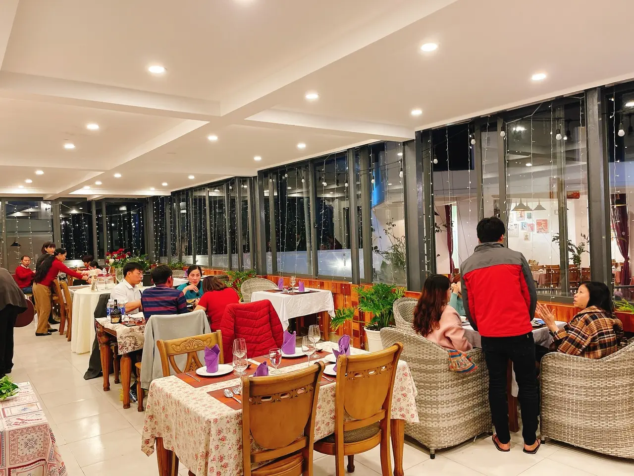Nh&agrave; h&agrave;ng Kim Gia Đ&agrave; Lạt &ndash; Sự kết hợp phong c&aacute;ch &Aacute; &Acirc;u trong ẩm thực Việt 3