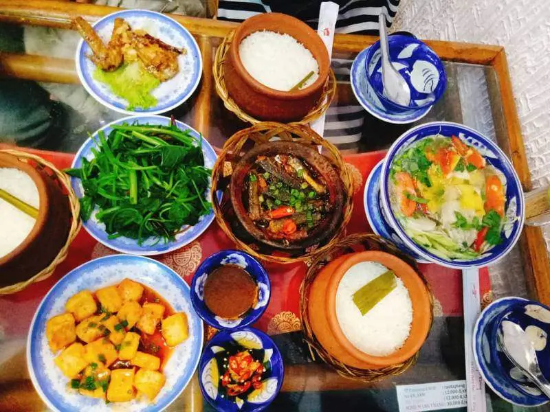 Nh&agrave; h&agrave;ng Nh&agrave; T&ocirc;i - Ch&igrave;m đắm v&agrave;o ẩm thực chuẩn vị gia đ&igrave;nh 7