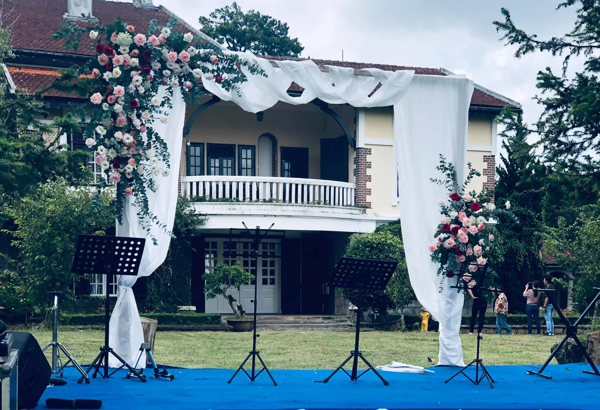 Ph&ograve;ng tr&agrave; Cung Đ&agrave;n Xưa Đ&agrave; Lạt - Điểm đến của những t&acirc;m hồn l&atilde;ng mạn 5