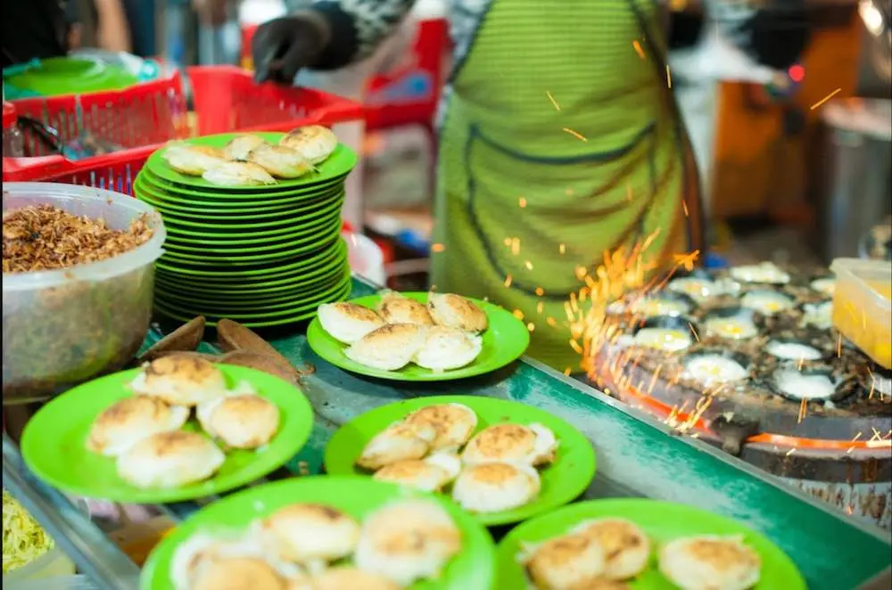 Qu&aacute;n b&aacute;nh căn Nh&agrave; Chung &ndash; Chỉ c&oacute; trứng v&agrave; bột nh&uacute;ng nước mắm nhưng lại cuốn h&uacute;t lạ kỳ 4
