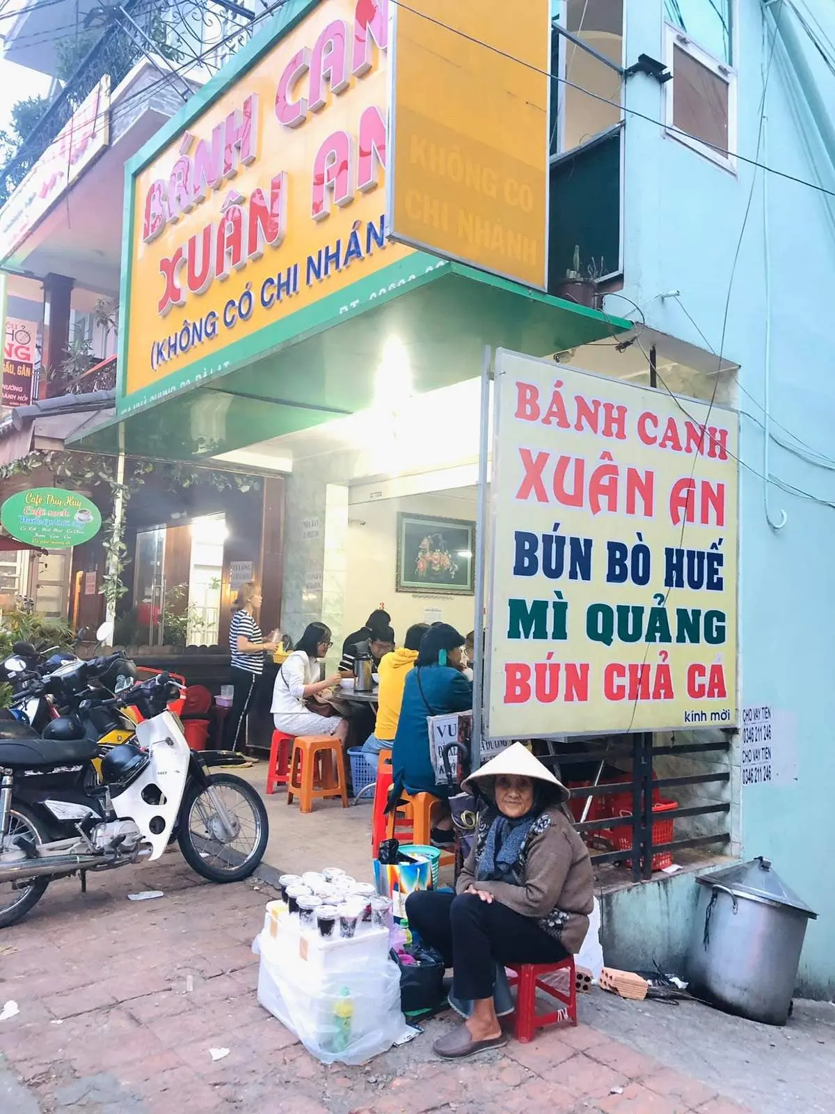 Qu&aacute;n sữa chua nếp cẩm vỉa h&egrave; 10k &ndash; Sữa chua nếp cẩm thương hiệu b&agrave; cụ si&ecirc;u ngon si&ecirc;u rẻ tại Đ&agrave; Lạt 2