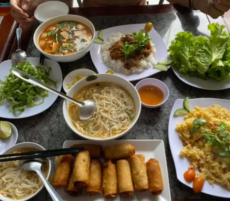Review 12 qu&aacute;n buffet chay Đ&agrave; Lạt cho t&iacute;n đồ ẩm thực chay 5