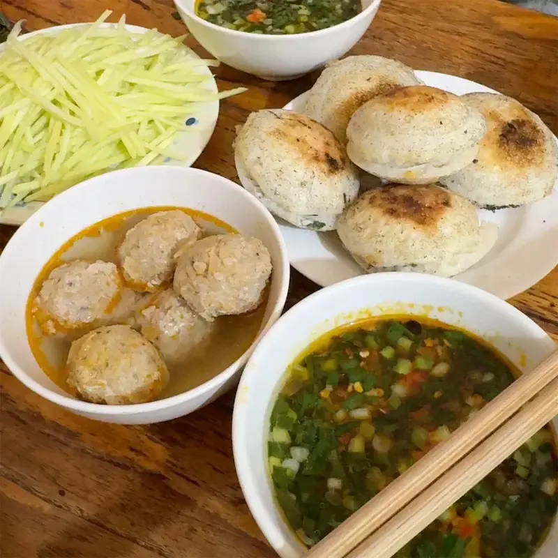 Review qu&aacute;n B&aacute;nh căn Lệ Đ&agrave; Lạt, hương vị d&acirc;n d&atilde; giữa phố n&uacute;i 2