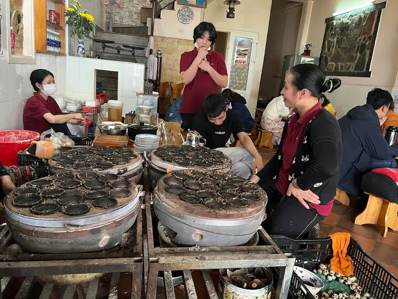 Review qu&aacute;n B&aacute;nh căn Lệ Đ&agrave; Lạt, hương vị d&acirc;n d&atilde; giữa phố n&uacute;i 11