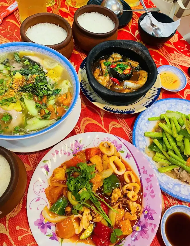 Rủ nhau c&agrave;n qu&eacute;t 10 qu&aacute;n cơm ni&ecirc;u Đ&agrave; Lạt ngon nức tiếng tại th&agrave;nh phố ng&agrave;n hoa 18