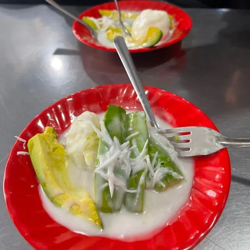 Thưởng thức kem bơ Thanh Thảo nổi tiếng nhất nh&igrave; tại Đ&agrave; Lạt 7