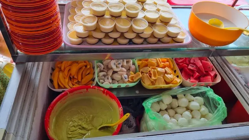 Thưởng thức kem bơ Thanh Thảo nổi tiếng nhất nh&igrave; tại Đ&agrave; Lạt 4