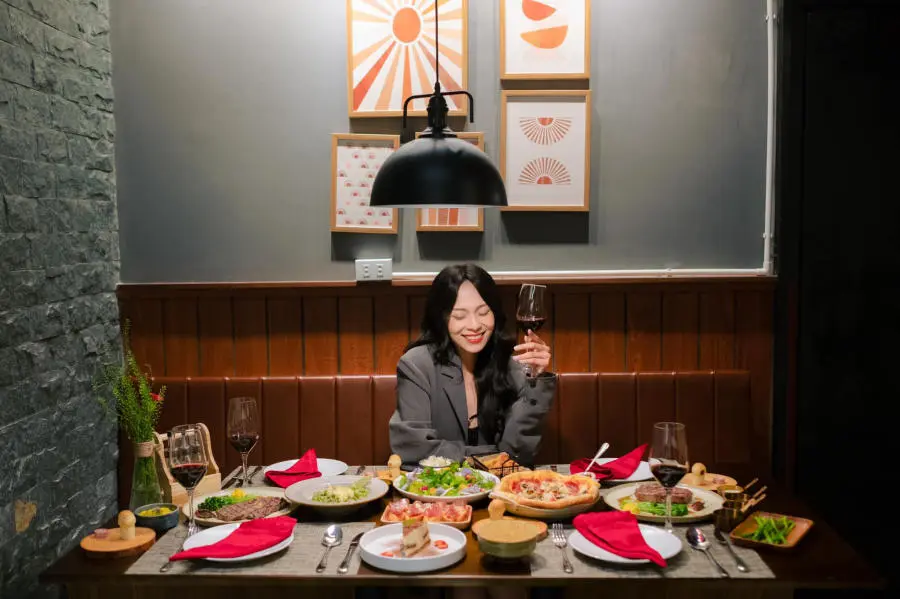 Thưởng thức Steak Ngon với mức gi&aacute; b&igrave;nh d&acirc;n giữa l&ograve;ng Đ&agrave; Lạt 2