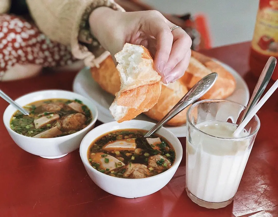Thưởng thức sữa đậu n&agrave;nh n&oacute;ng thơm giữa tiết trời Đ&agrave; Lạt se lạnh 3