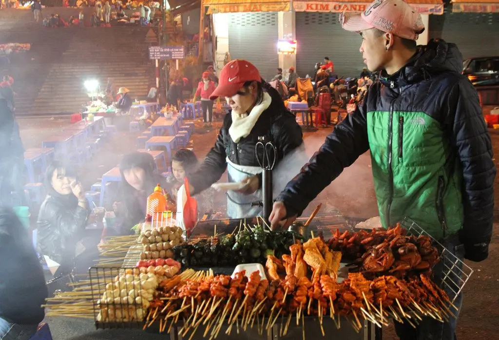 Thưởng thức xi&ecirc;n que nướng giữa c&aacute;i se se lạnh Đ&agrave; Lạt 9