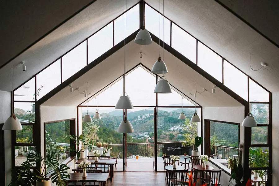 Tiệm cà phê Phía Tây Mặt Trời vừa xuất hiện đã kịp gây nhớ thương 10