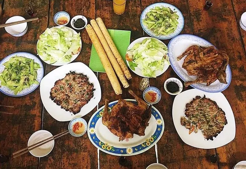 Top 10 qu&aacute;n g&agrave; nướng cơm lam Đ&agrave; Lạt l&agrave;m say l&ograve;ng du kh&aacute;ch 8
