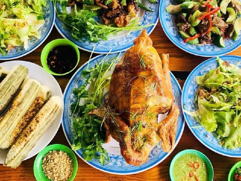 Top 10 qu&aacute;n g&agrave; nướng cơm lam Đ&agrave; Lạt l&agrave;m say l&ograve;ng du kh&aacute;ch 3