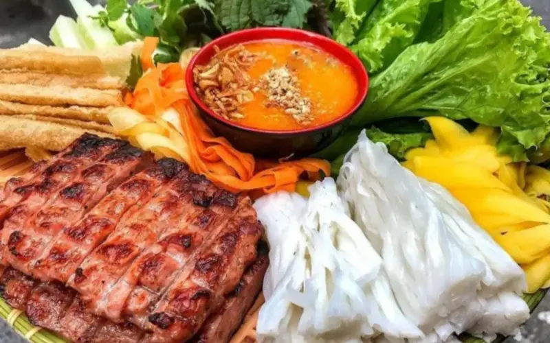 Top 10 qu&aacute;n nem nướng Đ&agrave; Lạt nổi tiếng được y&ecirc;u th&iacute;ch 4