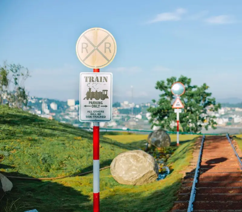 Trạm K&yacute; Ức: Kh&aacute;m ph&aacute; Ng&ocirc;i l&agrave;ng ch&acirc;u &Acirc;u thu nhỏ 4