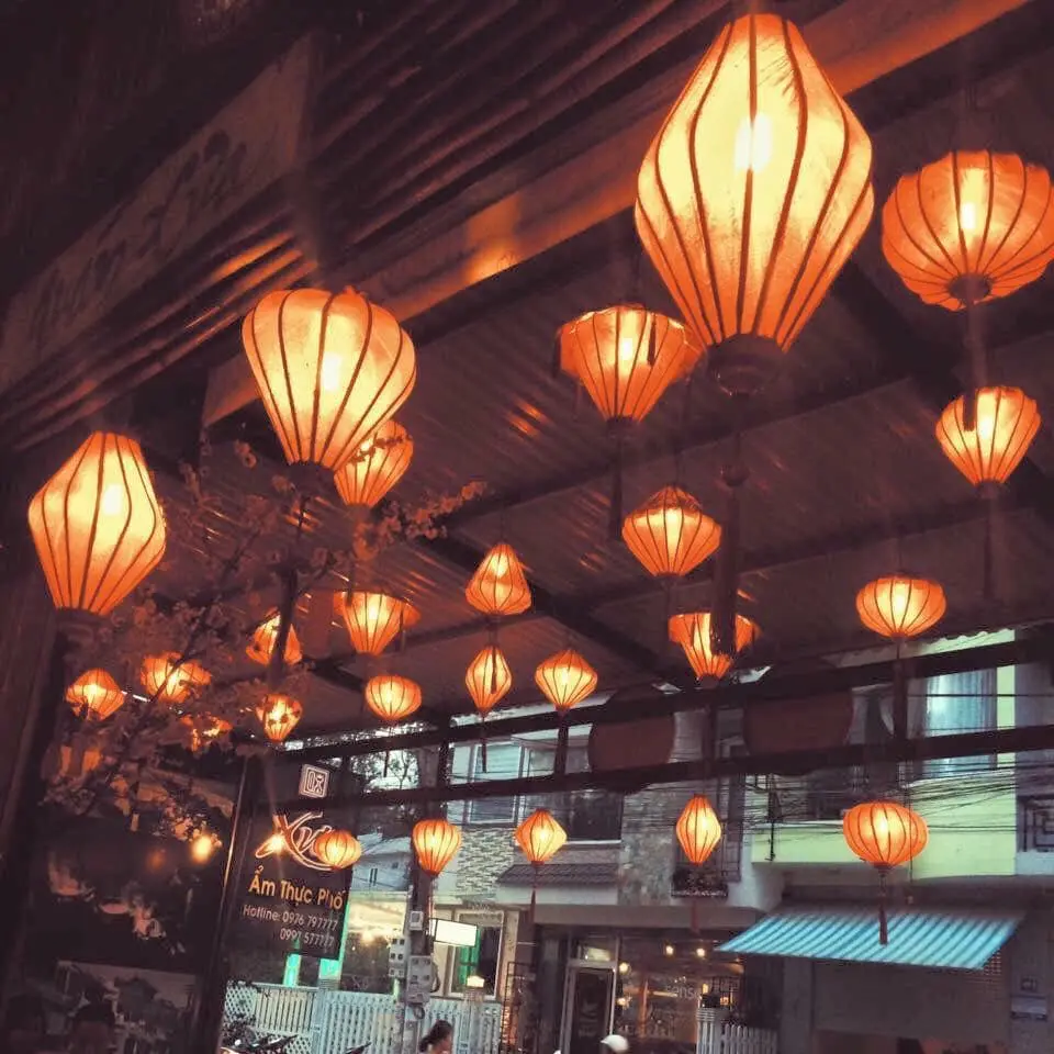 Trời mưa rồi, m&igrave;nh c&ugrave;ng gh&eacute; qu&aacute;n Xưa Đ&agrave; Lạt nh&acirc;m nhi v&agrave;i m&oacute;n lẩu nướng th&ocirc;i! 2