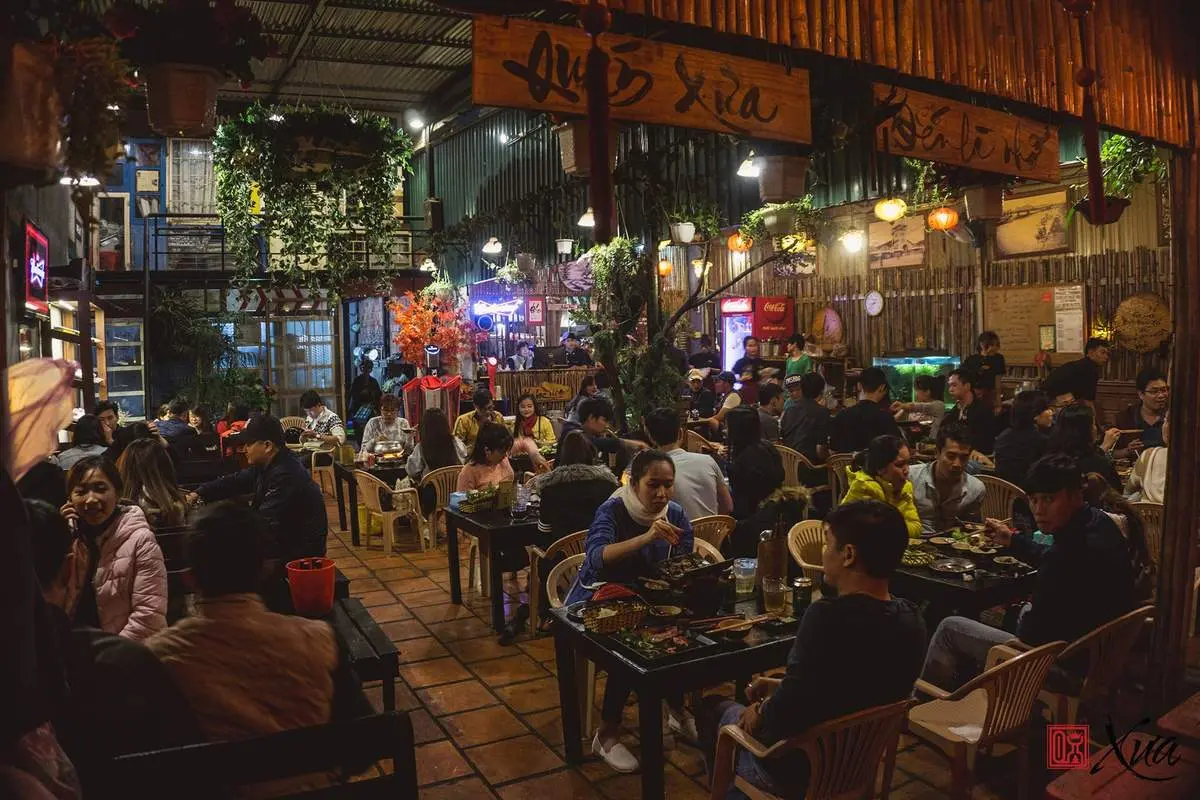 Trời mưa rồi, m&igrave;nh c&ugrave;ng gh&eacute; qu&aacute;n Xưa Đ&agrave; Lạt nh&acirc;m nhi v&agrave;i m&oacute;n lẩu nướng th&ocirc;i! 4