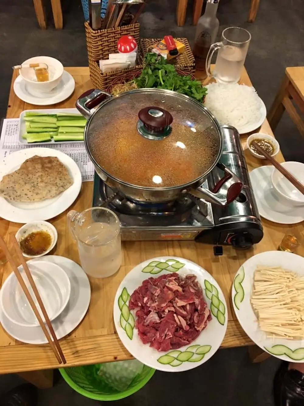 &Uacute;m ba la mở ra danh s&aacute;ch c&aacute;c qu&aacute;n buffet ngon tại Đ&agrave; Lạt m&agrave; du kh&aacute;ch n&ecirc;n nằm l&ograve;ng 15