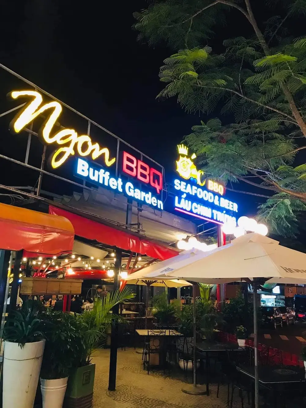&Uacute;m ba la mở ra danh s&aacute;ch c&aacute;c qu&aacute;n buffet ngon tại Đ&agrave; Lạt m&agrave; du kh&aacute;ch n&ecirc;n nằm l&ograve;ng 11