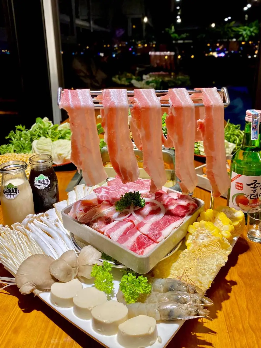 &Uacute;m ba la mở ra danh s&aacute;ch c&aacute;c qu&aacute;n buffet ngon tại Đ&agrave; Lạt m&agrave; du kh&aacute;ch n&ecirc;n nằm l&ograve;ng 12