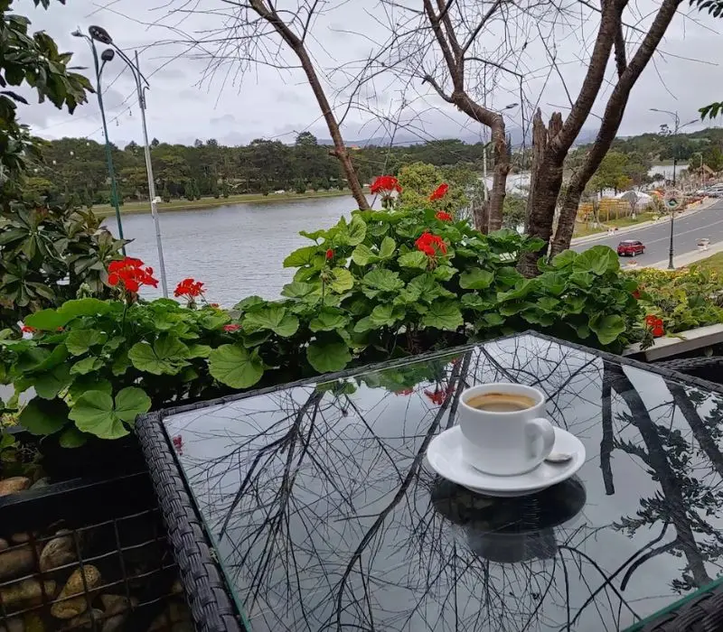 Xu&acirc;n Hương Garden Coffee Đ&agrave; Lạt: Tọa độ sống ảo với view bờ hồ cực đỉnh 5