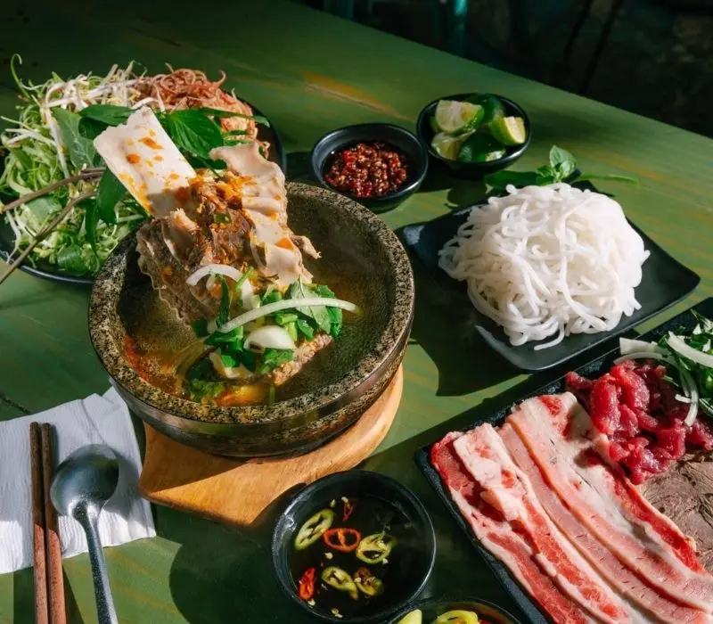 Top 10 quán bún bò thố đá Đà Lạt nóng hổi, ăn là nhớ mãi