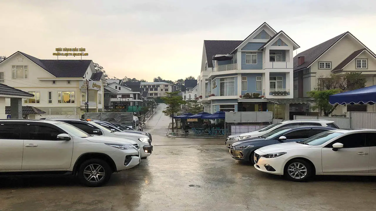 Thu&ecirc; xe &ocirc; t&ocirc; tự l&aacute;i tại Đ&agrave; Lạt ở đ&acirc;u uy t&iacute;n? 4