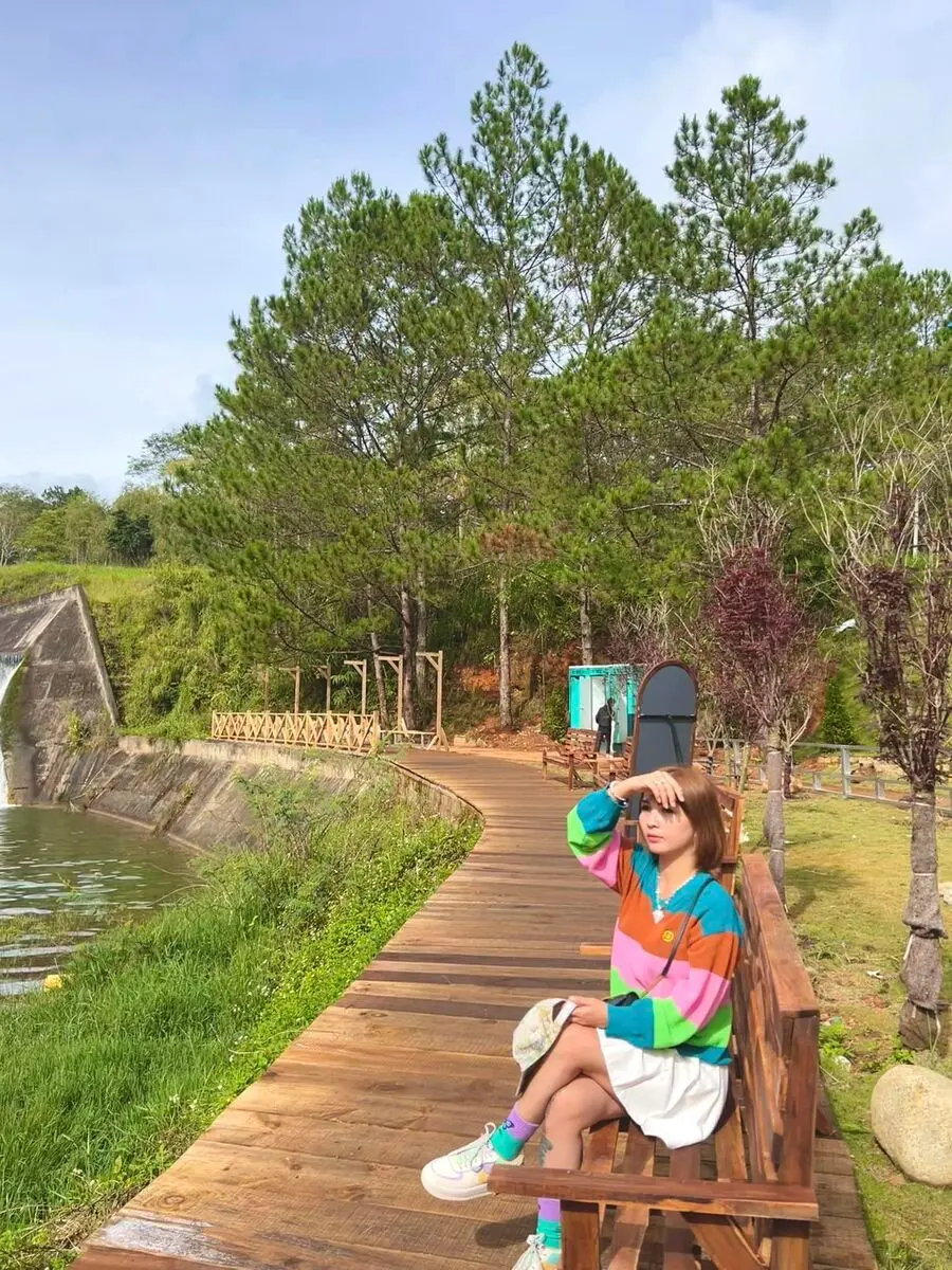 Đập tr&agrave;n Hồ Tuyền L&acirc;m, vẻ đẹp thanh m&aacute;t giữa l&ograve;ng Đ&agrave; Lạt 4